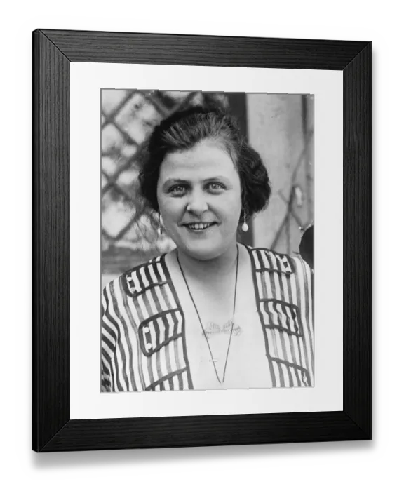 Framed Print : Daughter for Carusos widow Mrs D Caruso Ingram, the wife of captain E Ingram Framed Print : Daughter for Carusos widow Mrs D Caruso Ingram, the wife of captain E Ingram