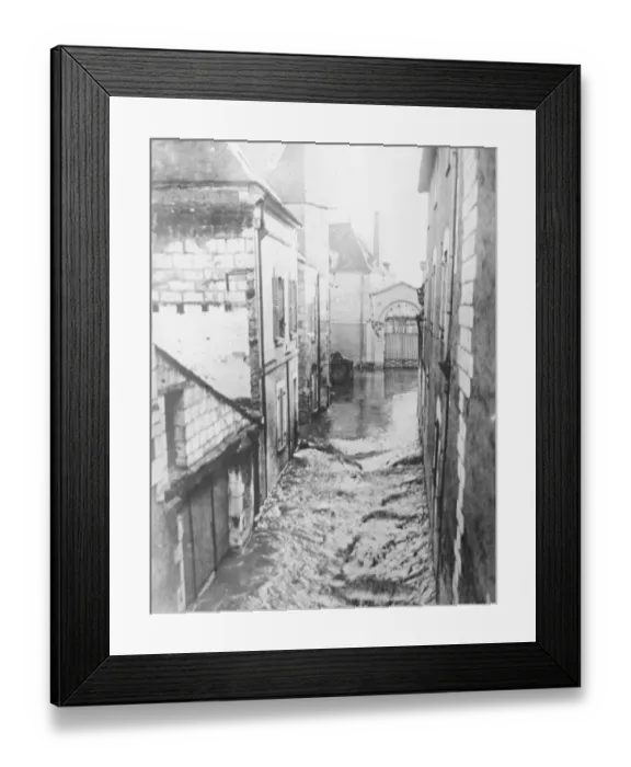 Framed Print : Serious Paris floods. The flooding of Paris has begun. The Seine has passed the danger mark Framed Print : Serious Paris floods. The flooding of Paris has begun. The Seine has passed the danger mark