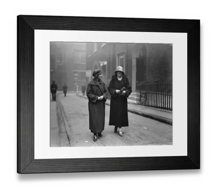 Framed Print : First woman labour MP to be returned Miss Susan Lawrence, the first woman Labour Framed Print : First woman labour MP to be returned Miss Susan Lawrence, the first woman Labour