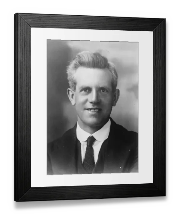 Framed Print : Motor proprietor as poet. Mr G J Lofts of Dartford, whose book of poems Twilight Framed Print : Motor proprietor as poet. Mr G J Lofts of Dartford, whose book of poems Twilight