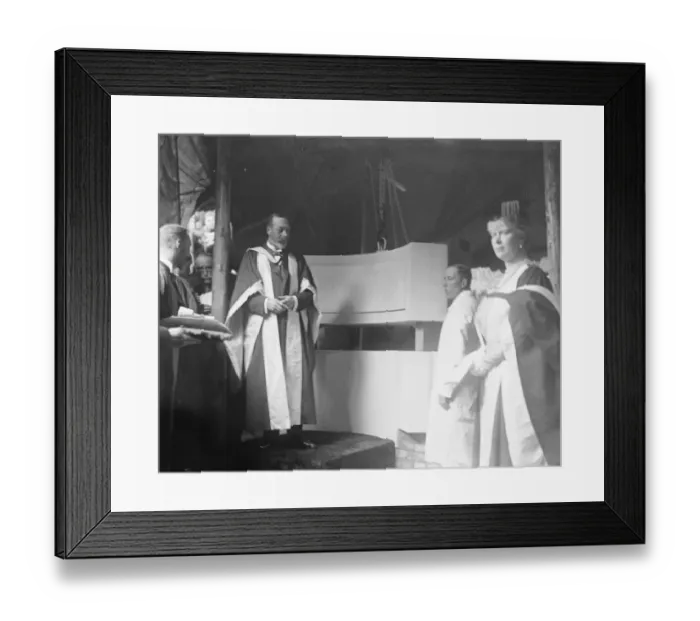 Framed Print : King George V and Queen Mary at the laying of the foundation stone of the new London