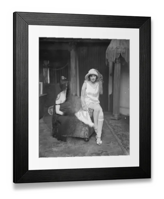 Framed Print : Canadian artist presented to the Queen. Mrs Macavity, the Canadian portrait painter Framed Print : Canadian artist presented to the Queen. Mrs Macavity, the Canadian portrait painter