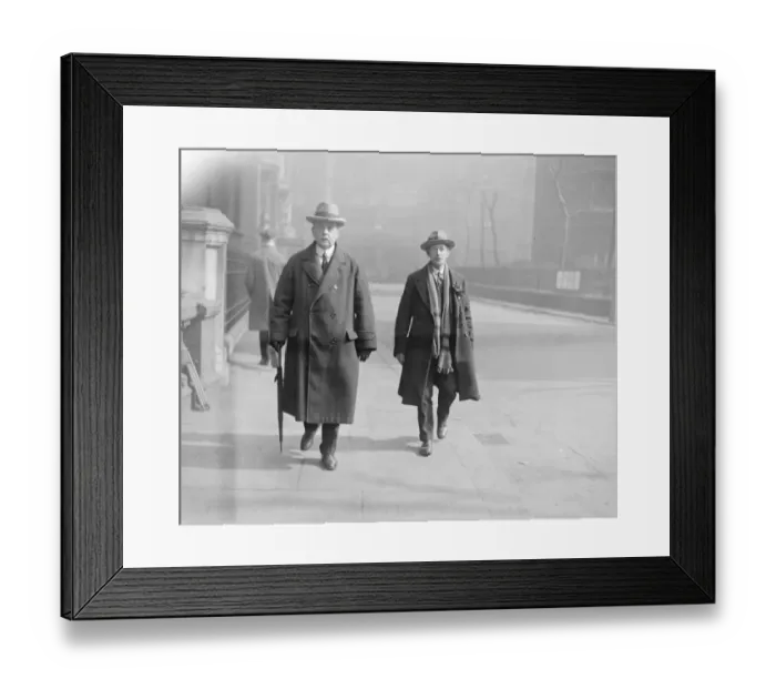 Framed Print : Polling day scenes in the Westminster Abbey division By - election. Mr Arthur Henderson