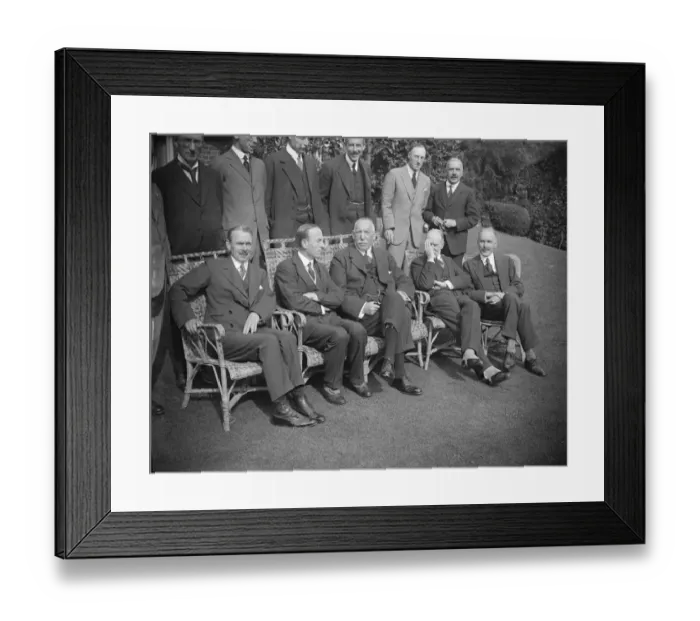 Framed Print : Ulster cabinet meet at Cleeve Court, Streatley on Thames. A group after lunch
