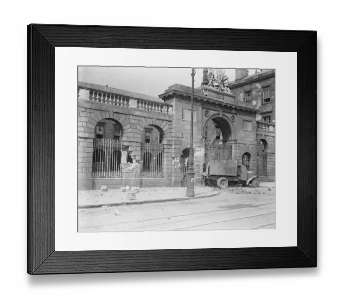 Framed Print : The Great Battle of Dublin. The capture of the Four Courts in Dublin. The riverfront Framed Print : The Great Battle of Dublin. The capture of the Four Courts in Dublin. The riverfront