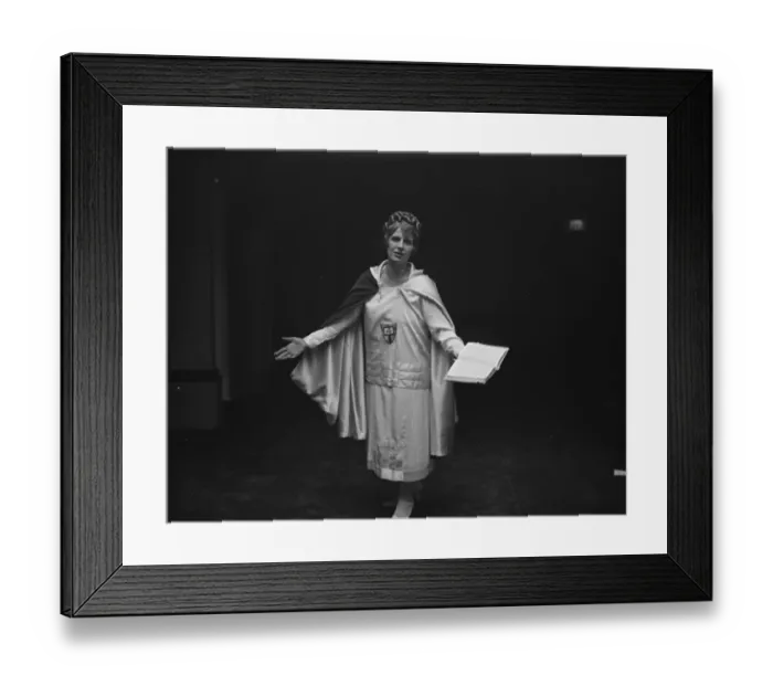 Framed Print : To drive the devil out of Great Britain. Mrs Aimee McPherson the Los Angeles hot gospeller Framed Print : To drive the devil out of Great Britain. Mrs Aimee McPherson the Los Angeles hot gospeller