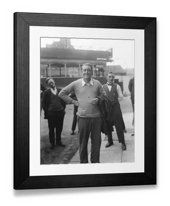 Framed Print : Norman L Derham returns to Southend after victorious channel swim. 18 September 1926 Framed Print : Norman L Derham returns to Southend after victorious channel swim. 18 September 1926