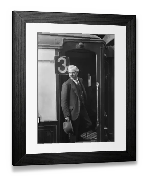Framed Print : The Prime Minister leaves for Geneva. Mr Ramsay MacDonald left Victoria en route for Geneva Framed Print : The Prime Minister leaves for Geneva. Mr Ramsay MacDonald left Victoria en route for Geneva