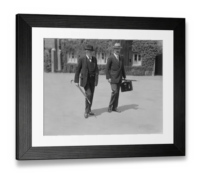 Framed Print : League of Nations sits in London Earl of Balfour leaving St James Palace this morning Framed Print : League of Nations sits in London Earl of Balfour leaving St James Palace this morning