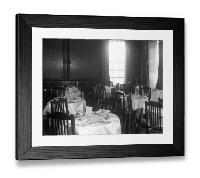 Framed Print : The Forum Club, 6 Grosvenor Place, London. The dining room Framed Print : The Forum Club, 6 Grosvenor Place, London. The dining room
