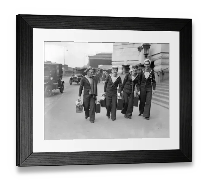 Framed Print : Sailors arriving at Waterloo on leave, complete with attache cases. 2 August 1929 Framed Print : Sailors arriving at Waterloo on leave, complete with attache cases. 2 August 1929