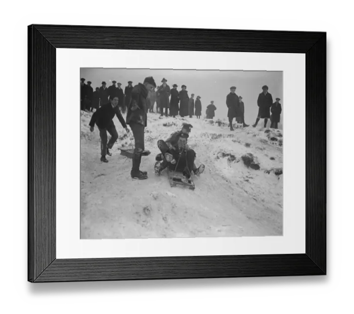 Framed Print : Snow scenes at Hampstead Heath December 1920