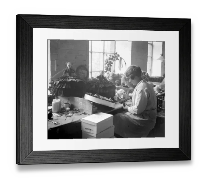 Framed Print : The making of Christmas Crackers at Mead and Fields, Holborn. 1928 Framed Print : The making of Christmas Crackers at Mead and Fields, Holborn. 1928