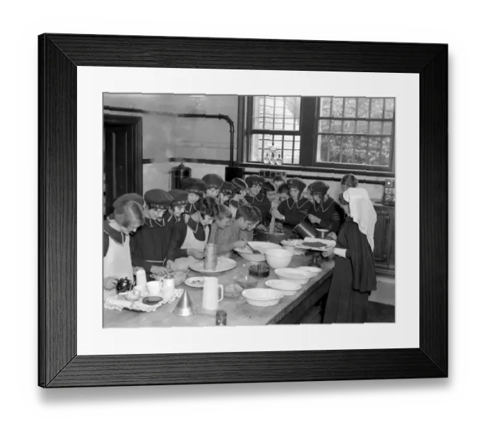 Framed Print : At the Royal Merchant Seamens Orphanage, Wokingham. Making the christmas pudding Framed Print : At the Royal Merchant Seamens Orphanage, Wokingham. Making the christmas pudding