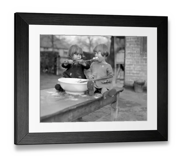 Framed Print : Preparing the Christmas pudding at the Barnardo home, Ilford. 1933
