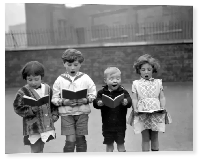 Print : Christmas carols at St Clements Danes School, Drury Lane. 1926 Print : Christmas carols at St Clements Danes School, Drury Lane. 1926