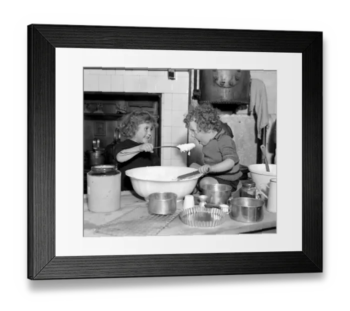 Framed Print : Small children of Dr Barnardos homes, Berkingside, Assist in the making of christmas