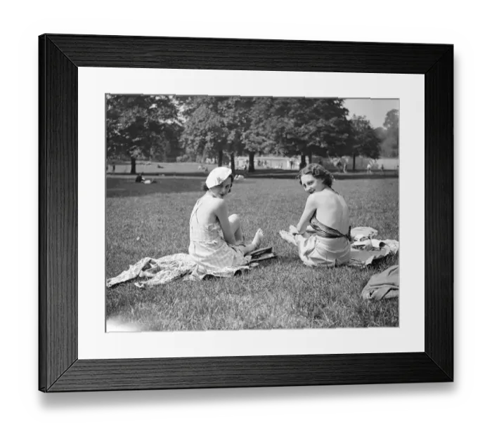 Framed Print : Bare backs in the park. Hyde Park, accustomed to an infinite variety of fashions Framed Print : Bare backs in the park. Hyde Park, accustomed to an infinite variety of fashions