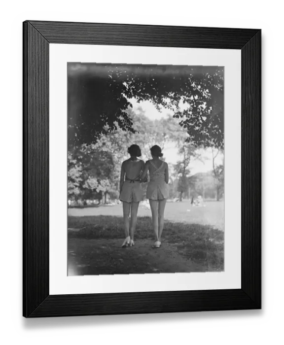 Framed Print : Bare backs in the park. Hyde Park, accustomed to an infinite variety of fashions Framed Print : Bare backs in the park. Hyde Park, accustomed to an infinite variety of fashions