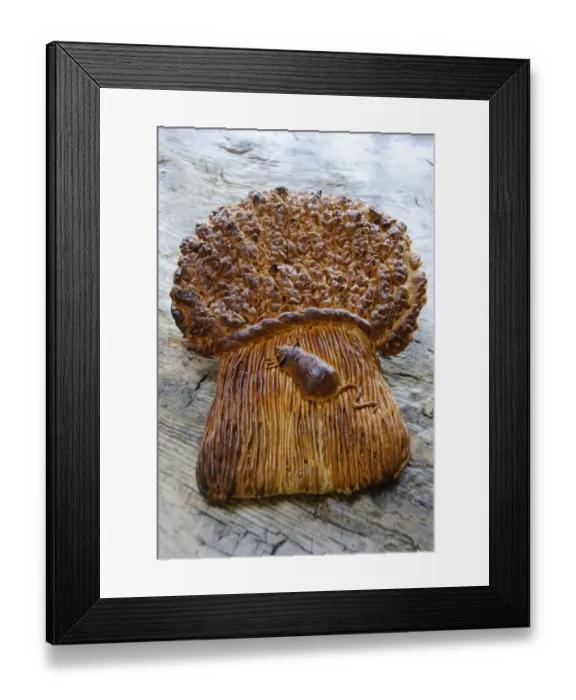 Framed Print : Decorative loaf in shape of sheaf of wheat with mouse for harvest festival credit Framed Print : Decorative loaf in shape of sheaf of wheat with mouse for harvest festival credit