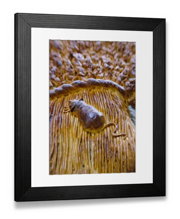 Framed Print : Decorative loaf in shape of sheaf of wheat with mouse for harvest festival credit Framed Print : Decorative loaf in shape of sheaf of wheat with mouse for harvest festival credit