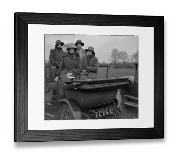 Framed Print : Bullingdon Club Point To Point at Launton. Miss B. Marriot, Miss Marriot, Miss G Framed Print : Bullingdon Club Point To Point at Launton. Miss B. Marriot, Miss Marriot, Miss G