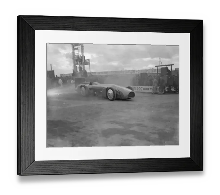 Framed Print : Sir Malcolm Campbell damages tyres on Brooklands concrete track. The Bluebird out