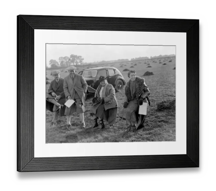 Framed Print : South Of England Coursing Club meeting at Mentmore. Lord Rosebery, Mr Jack Jarvis