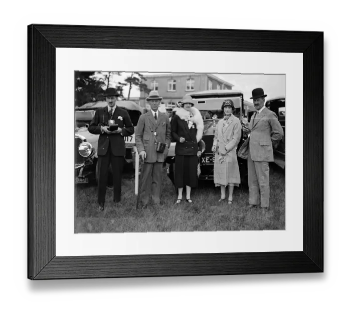 Framed Print : ( left to right ) Mr Williamson, Admiral Sir Dawson Sheppard, Mrs Williamson