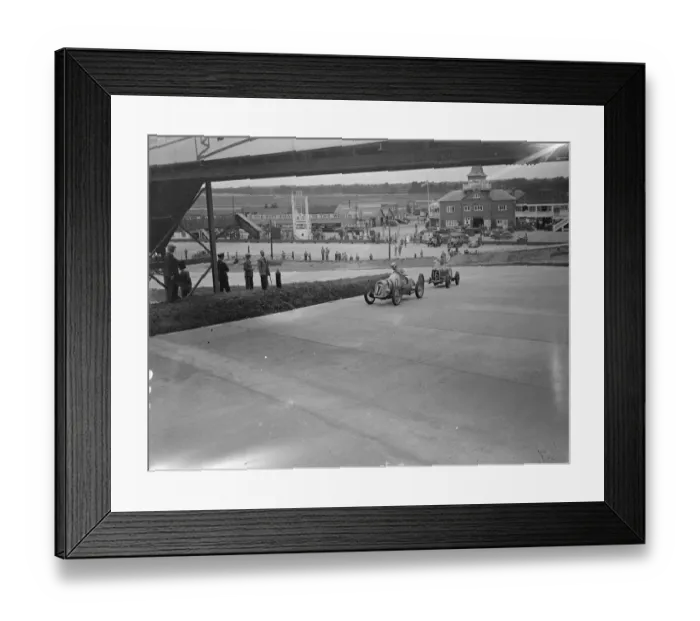 Framed Print : Many of Britains best-known racing drivers competed at the road racing meeting Framed Print : Many of Britains best-known racing drivers competed at the road racing meeting
