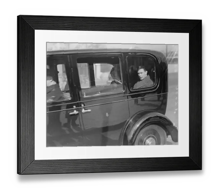 Framed Print : King and Queen leave to see Grand National. First Reigning Monarch to watch race in last decade Framed Print : King and Queen leave to see Grand National. First Reigning Monarch to watch race in last decade