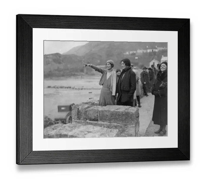 Framed Print : Eyston breaks world record in seven horse power car on Pendine sands Framed Print : Eyston breaks world record in seven horse power car on Pendine sands