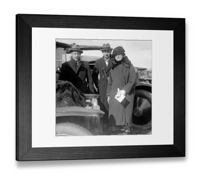 Framed Print : At the Atherstone Hunt Point to Point Steeplechases at Sutton Cheney. Mr E R Oxlade Framed Print : At the Atherstone Hunt Point to Point Steeplechases at Sutton Cheney. Mr E R Oxlade