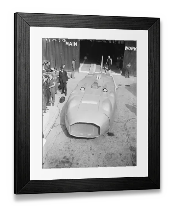 Framed Print : Captain C. E. T Eyatons mammoth car thunderbolt is now on view at Chiswick London Framed Print : Captain C. E. T Eyatons mammoth car thunderbolt is now on view at Chiswick London