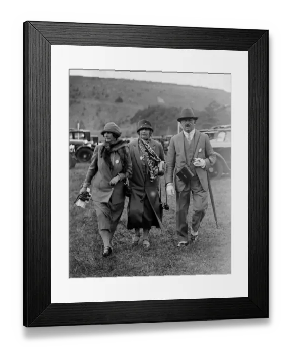 Framed Print : General and Mrs Cannot with Mrs Blenkiron at Goodwood Racecourse, Sussex, UK Framed Print : General and Mrs Cannot with Mrs Blenkiron at Goodwood Racecourse, Sussex, UK