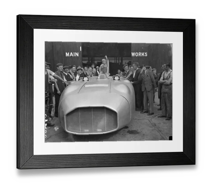 Framed Print : Captain C. E. T Eyatons mammoth car thunderbolt is now on view at Chiswick London Framed Print : Captain C. E. T Eyatons mammoth car thunderbolt is now on view at Chiswick London