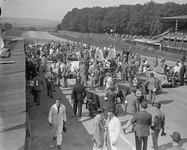 A general view from the pits before the start. Taking place in England for the first
