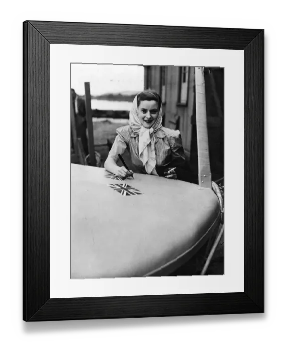 Framed Print : Sir Malcom Campbell gave his jet-propelled Bluebird motor boat, which he hopes Framed Print : Sir Malcom Campbell gave his jet-propelled Bluebird motor boat, which he hopes