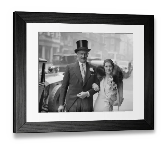 Framed Print : Mr John Dewar and Mrs K McNeil photographed outside Claridges after their wedding Framed Print : Mr John Dewar and Mrs K McNeil photographed outside Claridges after their wedding