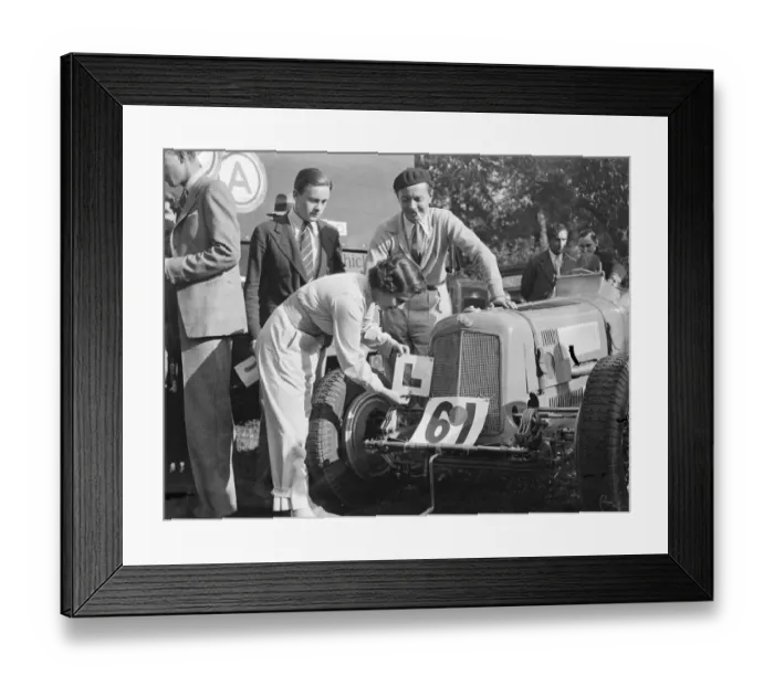 Framed Print : Mrs Kay Petre, the famous woman racing driver, who established a new womens record Framed Print : Mrs Kay Petre, the famous woman racing driver, who established a new womens record