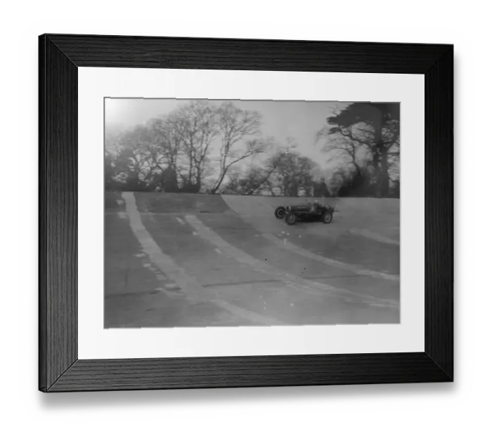 Framed Print : Kaye Don speeding around Brooklands track in practice for his duel with Sir Henry Birkin Framed Print : Kaye Don speeding around Brooklands track in practice for his duel with Sir Henry Birkin