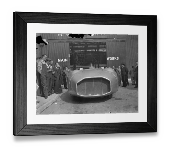 Framed Print : Captain C. E. T Eyatons mammoth car thunderbolt is now on view at Chiswick London Framed Print : Captain C. E. T Eyatons mammoth car thunderbolt is now on view at Chiswick London