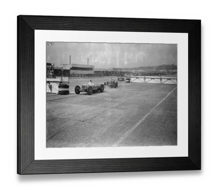 Framed Print : Fred Dixon leads in international race. Forty seven cars were entered for 250 mile Framed Print : Fred Dixon leads in international race. Forty seven cars were entered for 250 mile