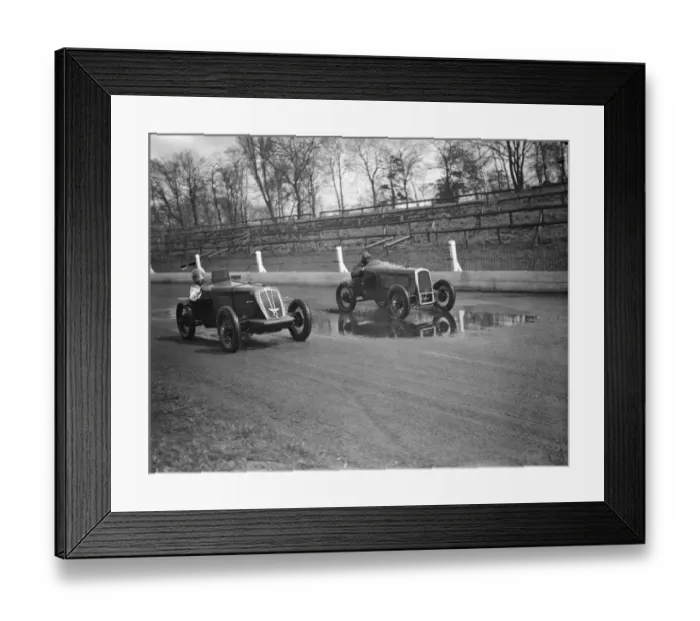 Framed Print : Women Enter speedway racing lists. Two famous women motorists, Miss Victoria Worsley Framed Print : Women Enter speedway racing lists. Two famous women motorists, Miss Victoria Worsley