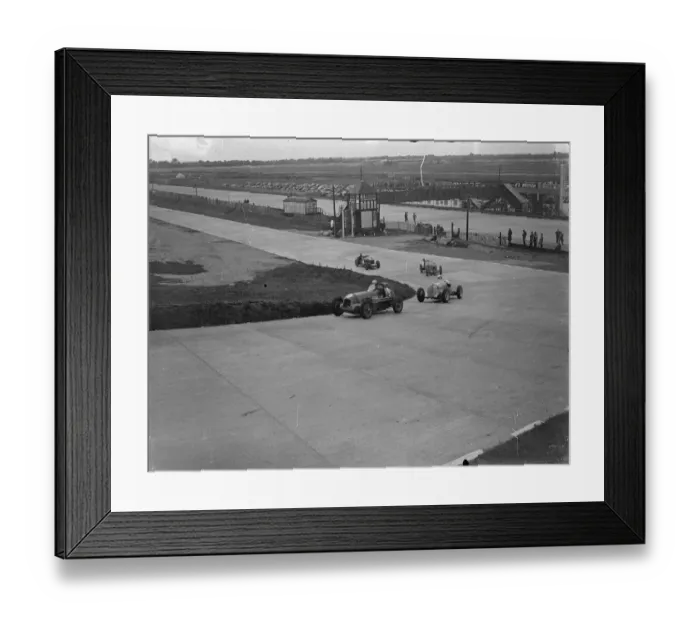 Framed Print : Many of Britains best-known racing drivers competed at the road racing meeting Framed Print : Many of Britains best-known racing drivers competed at the road racing meeting