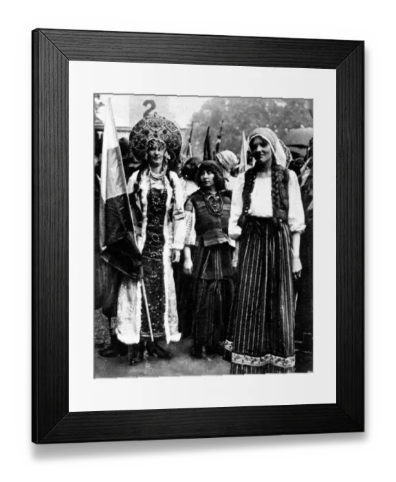 Framed Print : Womans Right To Serve Demonstration, on 17 July 1915, of thousands of women