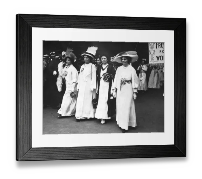 Framed Print : Dame Christabel Pankhurst (1880-1958), daughter of Emmeline Pankhurst, with her mother Framed Print : Dame Christabel Pankhurst (1880-1958), daughter of Emmeline Pankhurst, with her mother