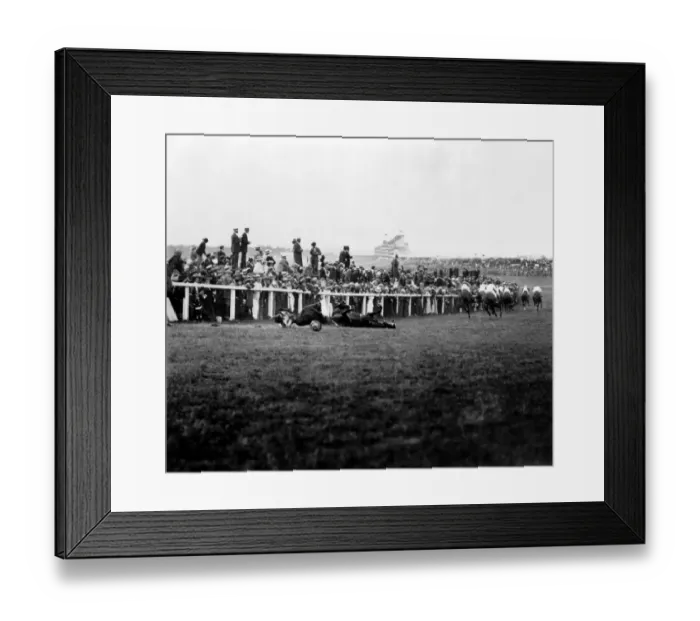 Framed Print : Votes for women, Suffragette Protest at 1913 Epsom Derby. As the horses swept round Framed Print : Votes for women, Suffragette Protest at 1913 Epsom Derby. As the horses swept round
