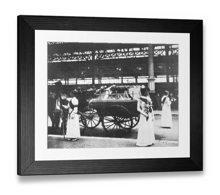 Framed Print : Funeral of Emily Wilding Davison who was killed by a horse at the Derby, Epsom Races Framed Print : Funeral of Emily Wilding Davison who was killed by a horse at the Derby, Epsom Races