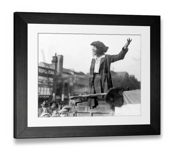 Framed Print : Miss Christabel Pankhurst, at the East Islington election 20th October 1917 Framed Print : Miss Christabel Pankhurst, at the East Islington election 20th October 1917